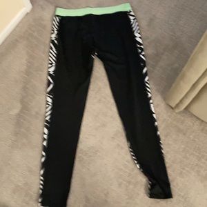 Under Armour black leggings/workout tights base layer